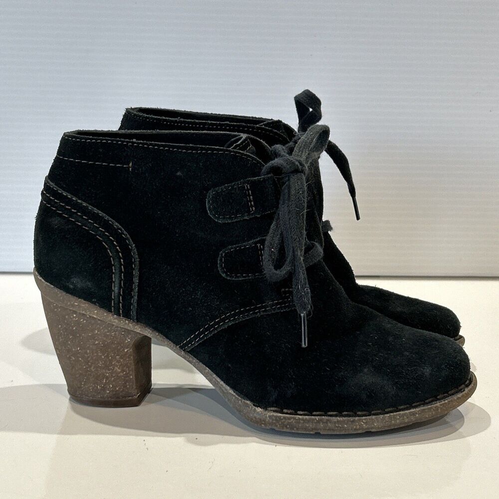 Clarks Artisan Women’s 6.5 M Ankle Boots Black Suede Heels Lace Up Booties